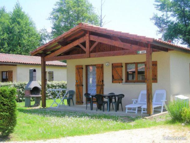 Отель Camping Les Lacs De Courtes Estang Экстерьер фото