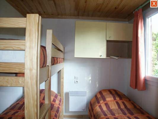 Отель Camping Les Lacs De Courtes Estang Экстерьер фото