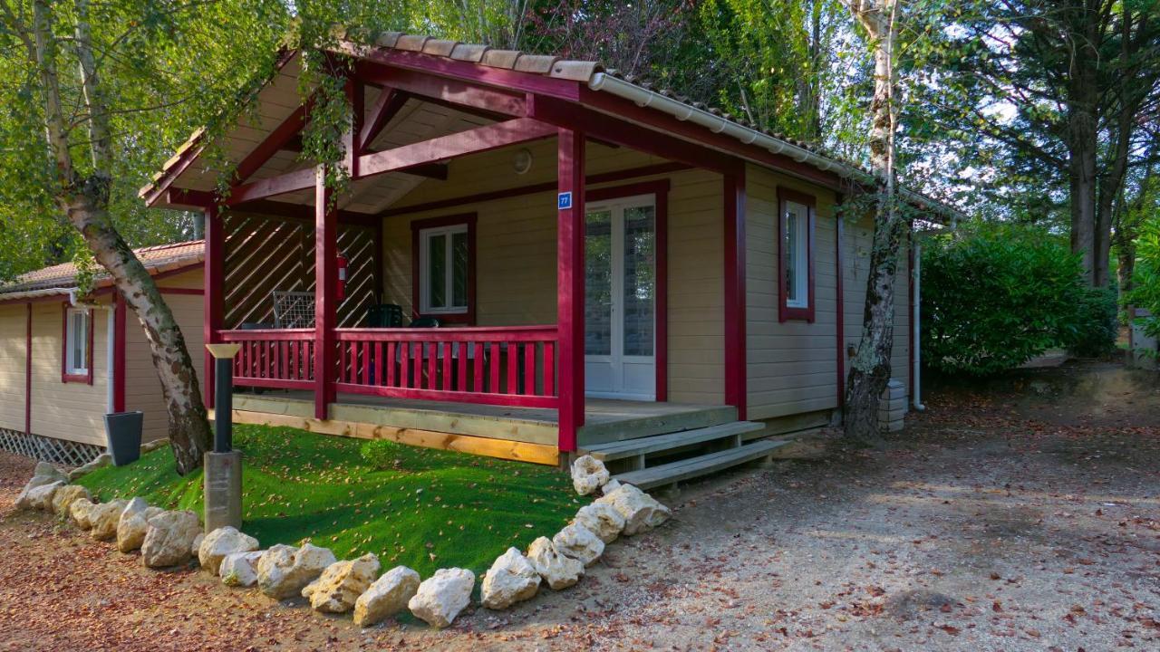 Отель Camping Les Lacs De Courtes Estang Экстерьер фото